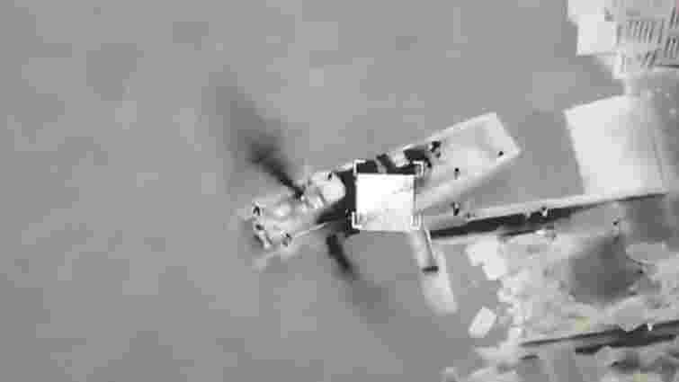 ЗСУ за допомогою Bayraktar знищили російський десантний катер