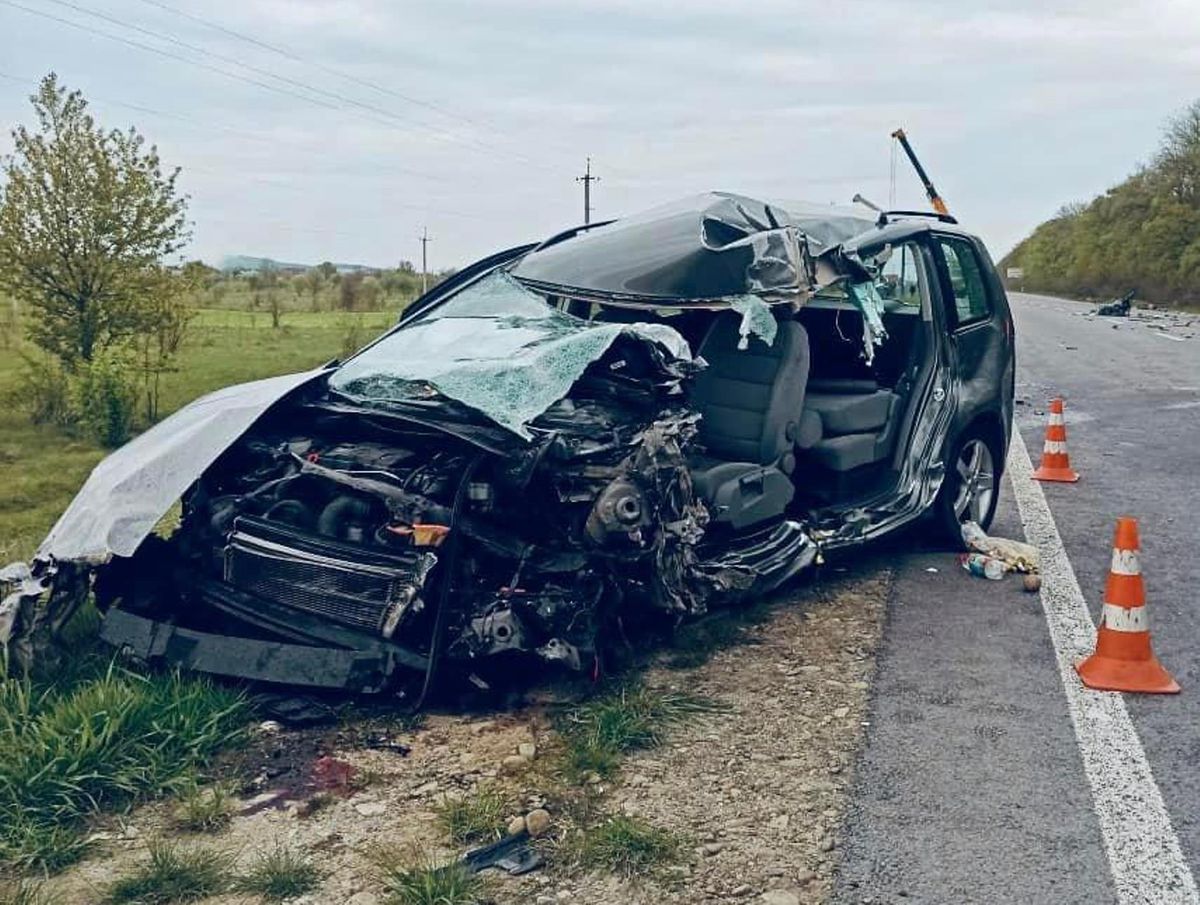 Двоє людей постраждали у ДТП із вантажівкою поблизу Надвірної