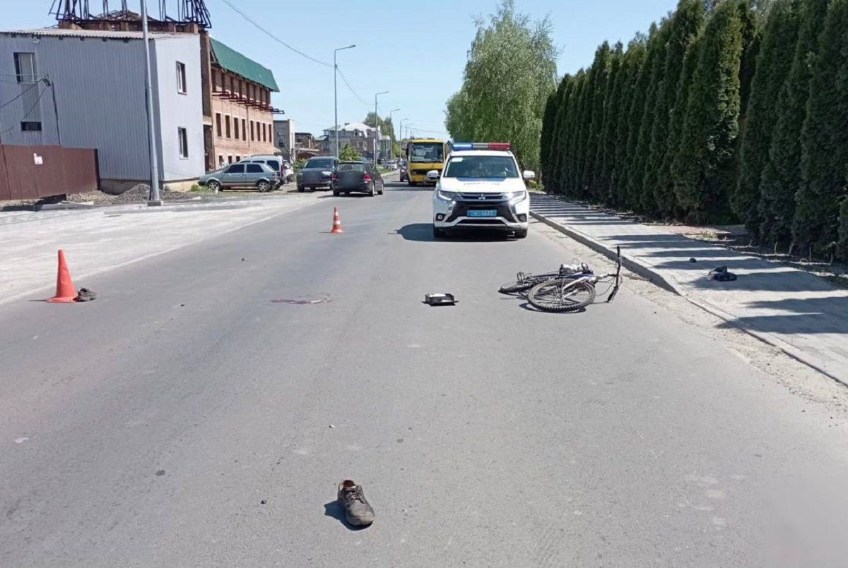 Під час різкого повороту велосипедист потрапив у смертельну ДТП під Луцьком