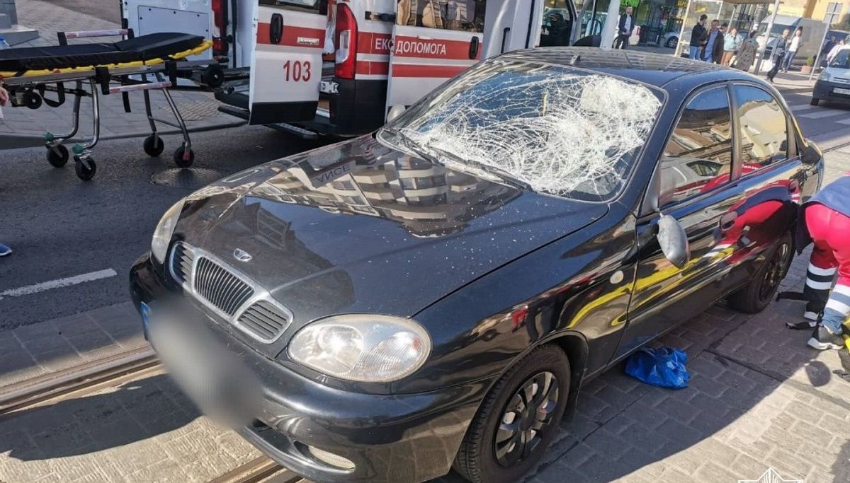 Водій Daewoo Lanos збив двох харків'янок на «зебрі» у Львові