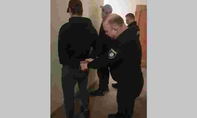 Поліція затримала двох грабіжників за напад на 26-річного перехожого у Львові 
