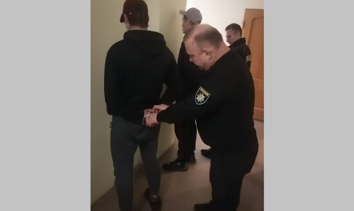 Поліція затримала двох грабіжників за напад на 26-річного перехожого у Львові 