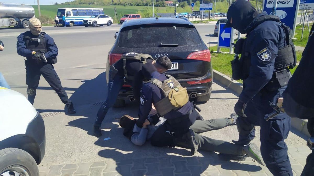 Керівників тернопільського благодійного фонду затримали за привласнення 2 млн грн