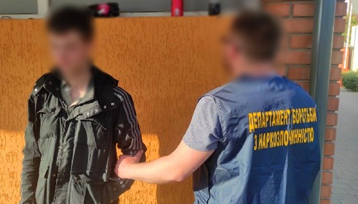 Львівська поліція вилучила у торговця наркотиками товару на 500 тис. грн