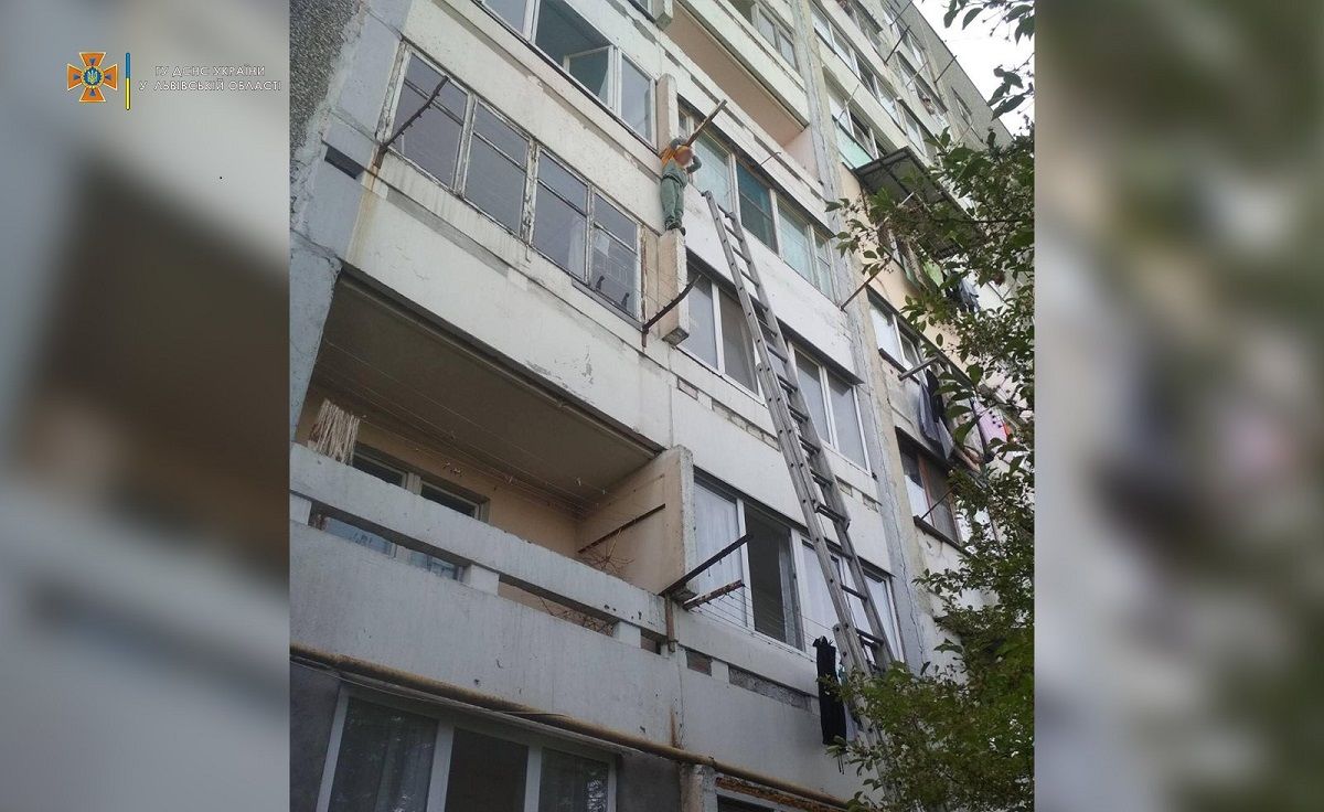  У Добротворі рятувальники зняли з фасаду багатоповерхівки 11-річного хлопця