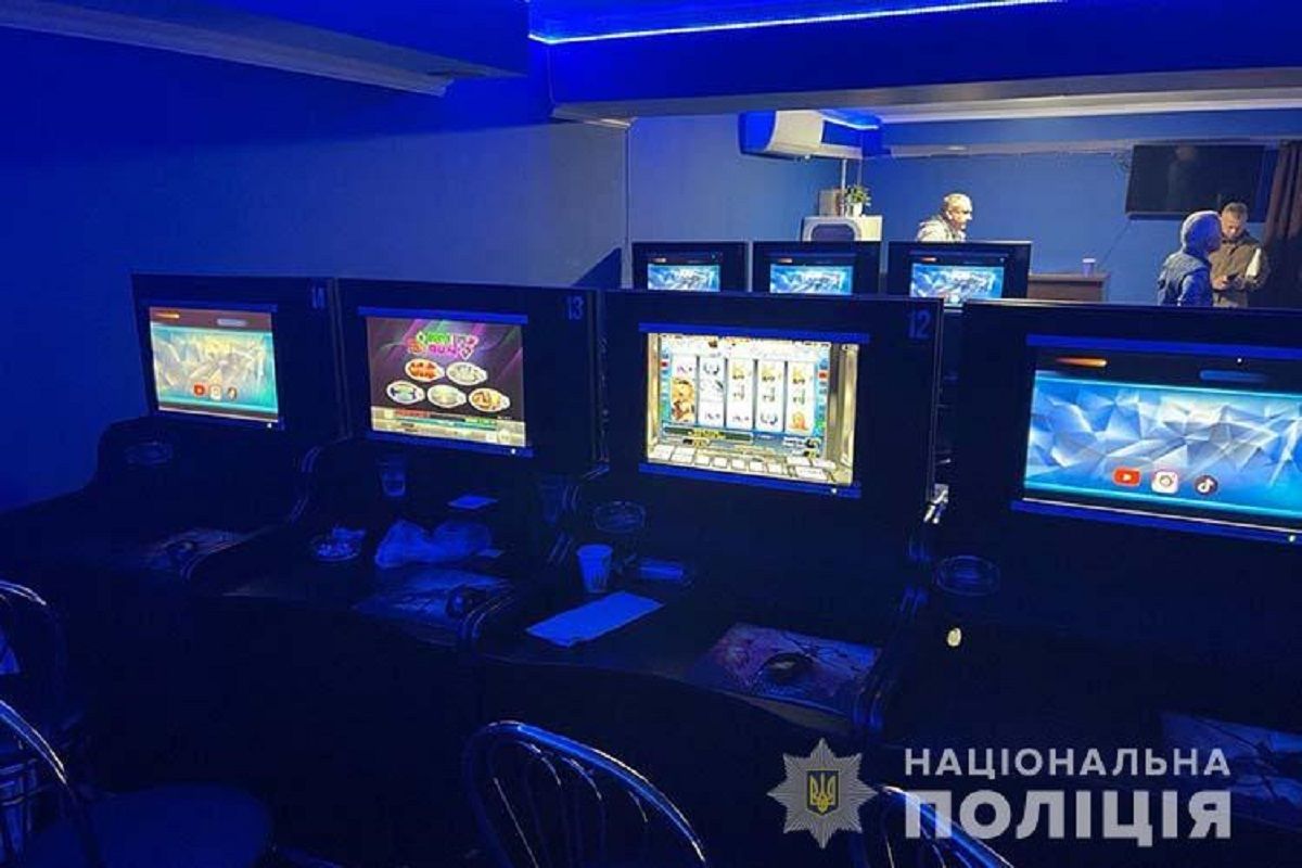 Поліція провела обшуки у трьох підпільних гральних закладах Тернополя