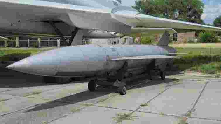 Росіяни масово атакують цивільні об’єкти протикорабельними ракетами Х-22
