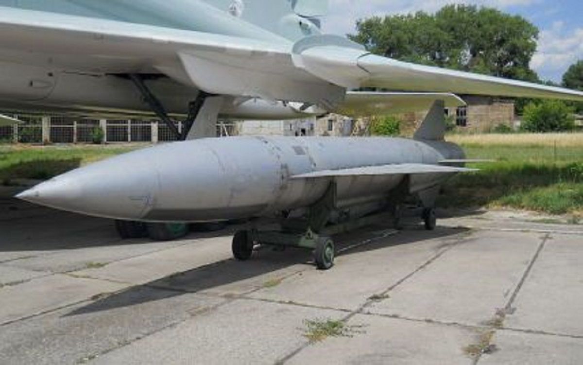 Росіяни масово атакують цивільні об’єкти протикорабельними ракетами Х-22
