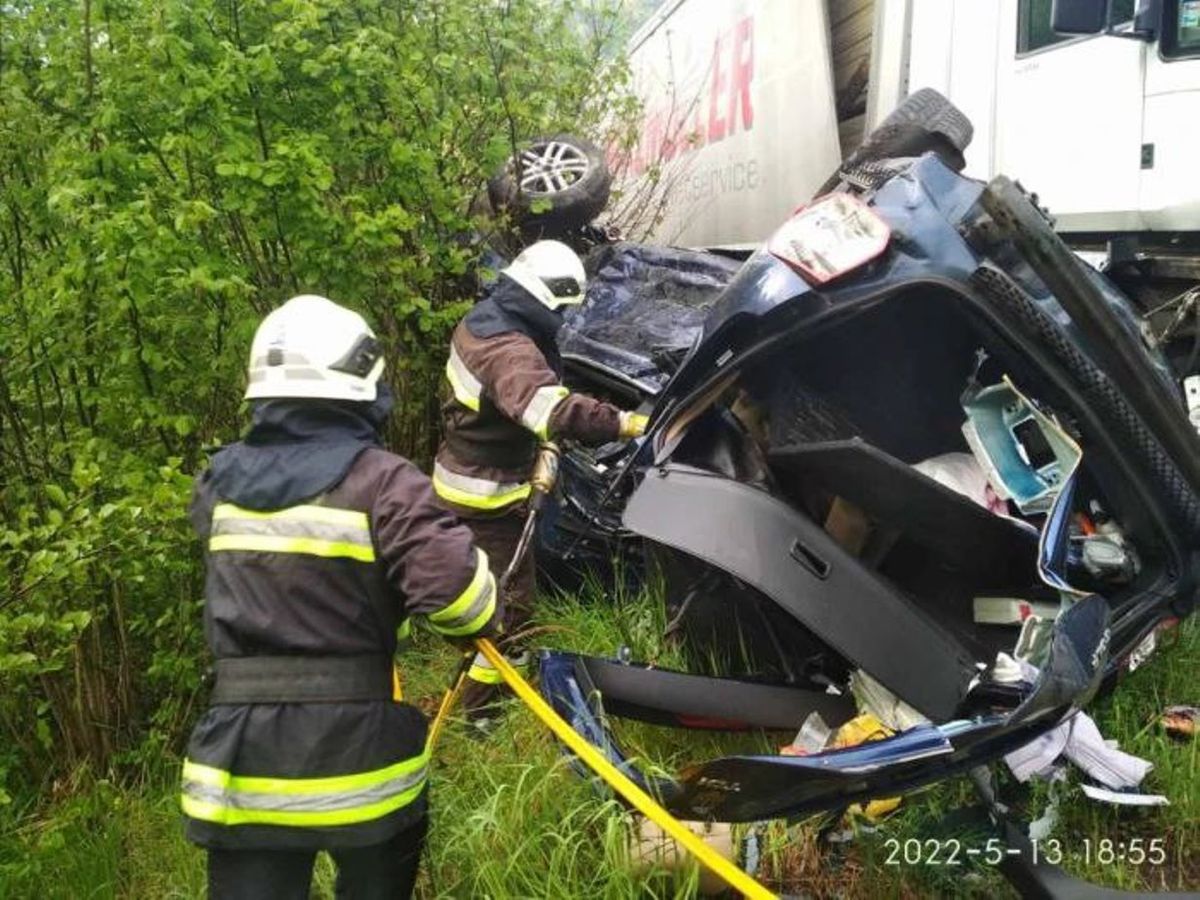 Троє людей загинули у ДТП з фурою поблизу Сваляви