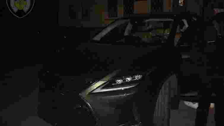 Вночі у Рівному п'яний водій припаркувався біля входу в приміщення поліції охорони