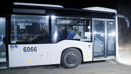 Автобуси із українськими бійцями виїхали із «Азовсталі»