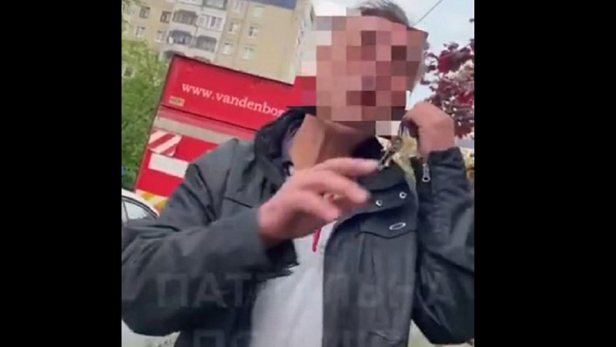 У Львові п’яний водій в’їхав у припаркований мікроавтобус
