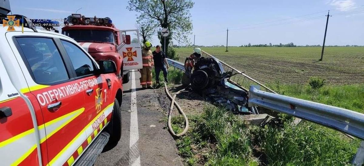 Chevrolet Nubira впав з моста біля Коломиї, двоє загиблих 