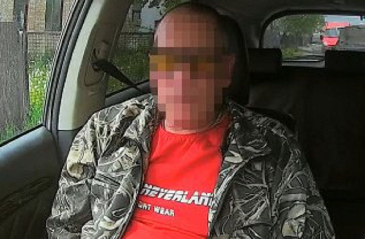 У Золочеві поліція затримала водія під наркотиками зі зброєю в машині
