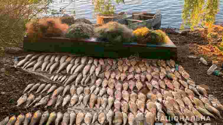39-річний мешканець Хмельниччини виловив сітками 128 кг риби з водосховища