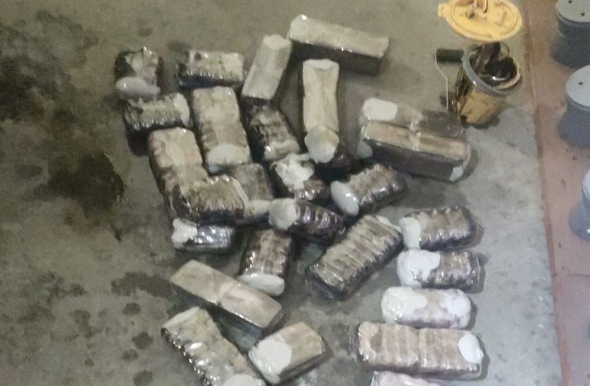 На кордоні з Польщею затримали молдаванина із 21 кг гашишу в паливному баку