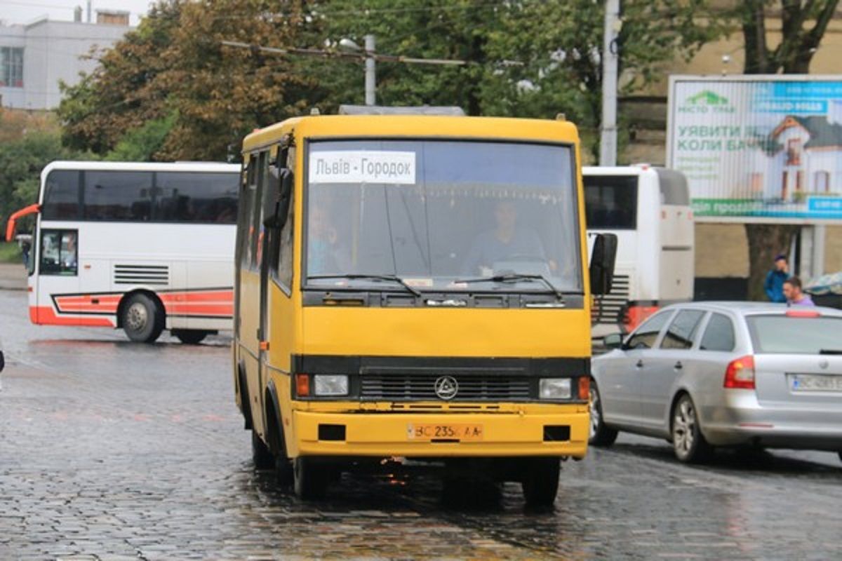 Через брак пального на Львівщині скоротили кількість громадського транспорту