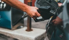 Та скільки ж можна? Дизель вже по 57 грн/л