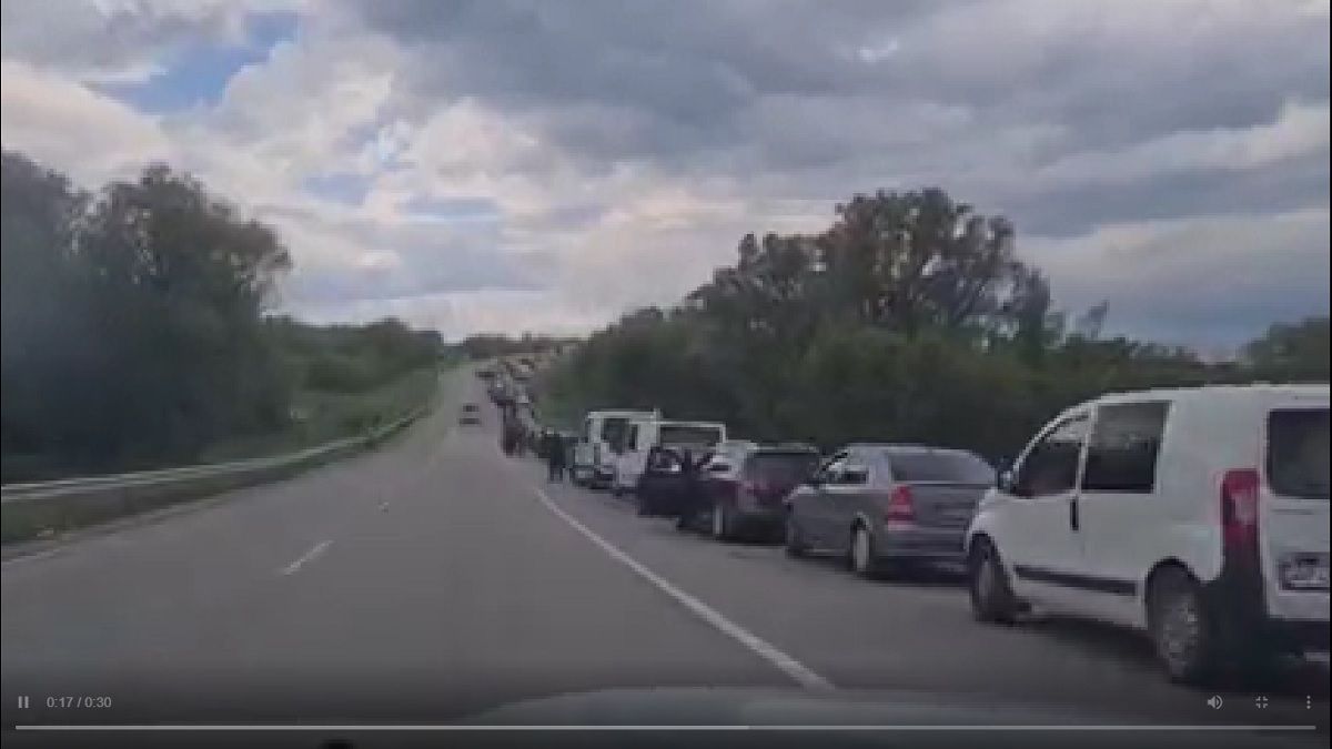 Понад тисяча автомобілів заблокована перед російським блокпостом на Запоріжжі