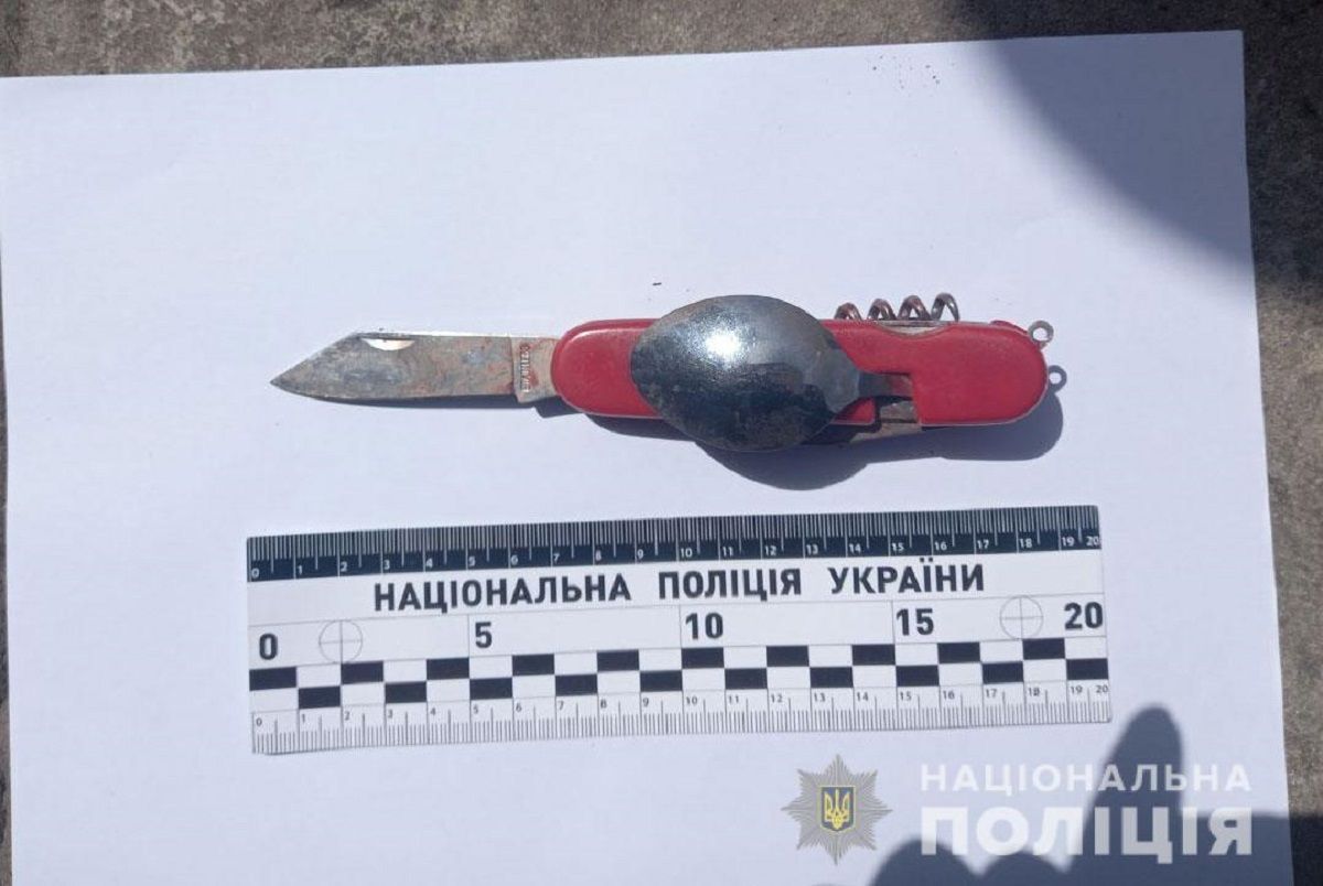 41-річний мешканець Рівненщини напав з ножем на сусідку з сином