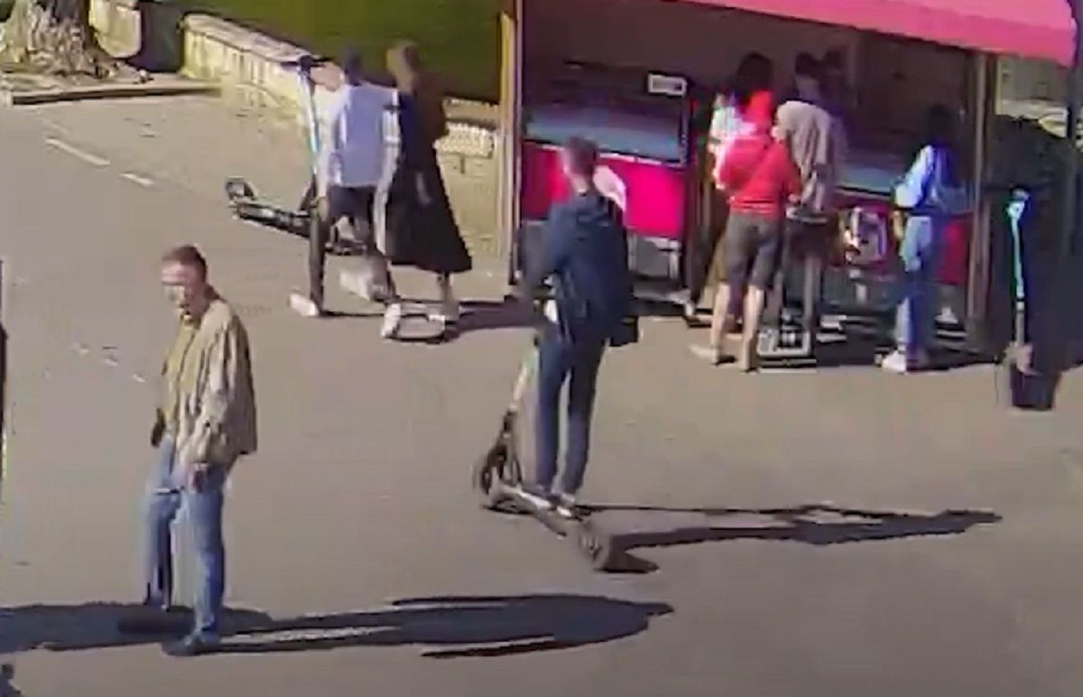 Двоє юнаків на електросамокатах збили велосипедиста у парку Тернополя