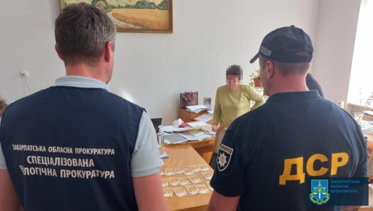 Посадовицю Нацакадемії аграрних наук із Закарпаття затримали на хабарі 1 тис. євро
