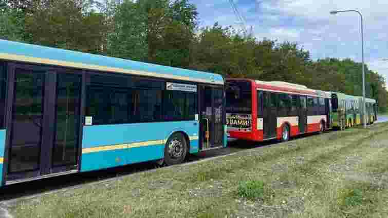 Львів передав військовим шість низькопідлогових автобусів