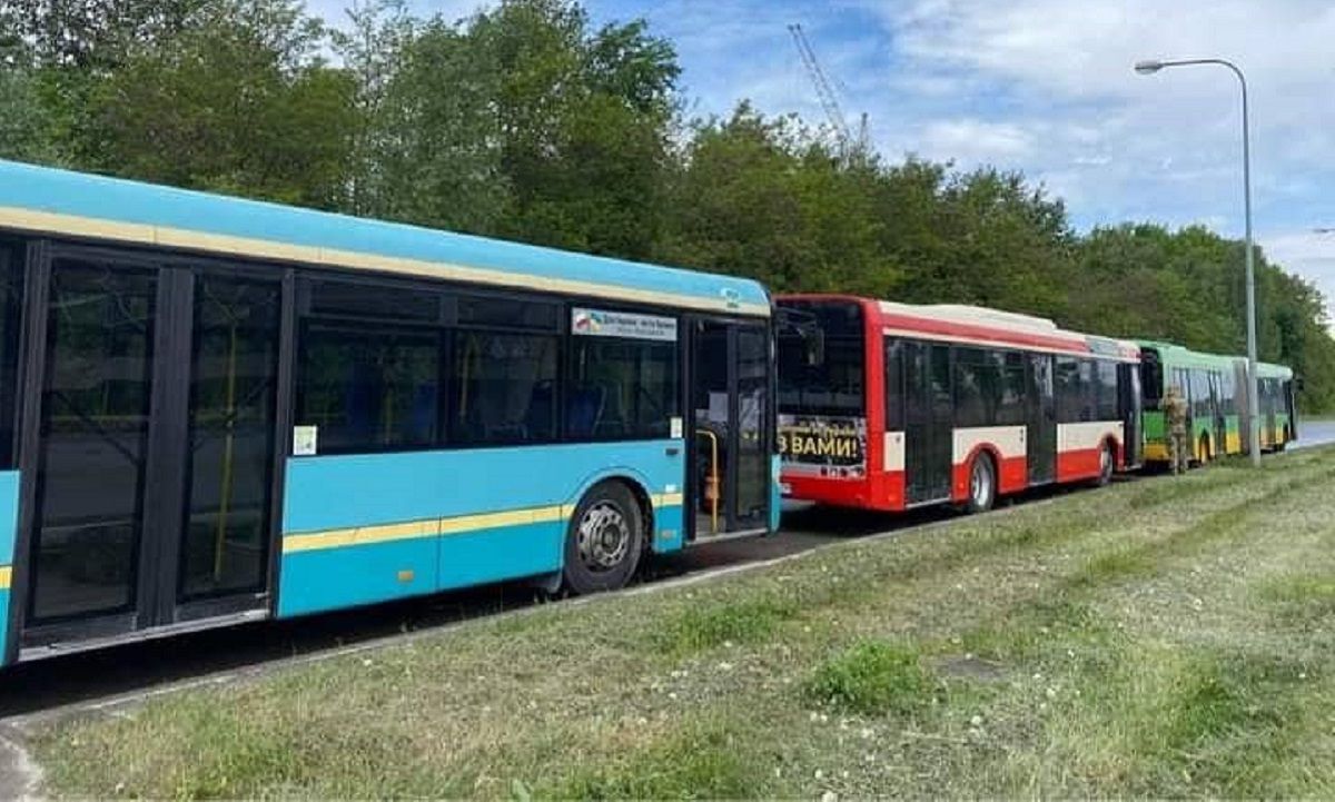 Львів передав військовим шість низькопідлогових автобусів