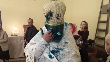 Священика УПЦ МП у Стрию облили зеленкою під час богослужіння 