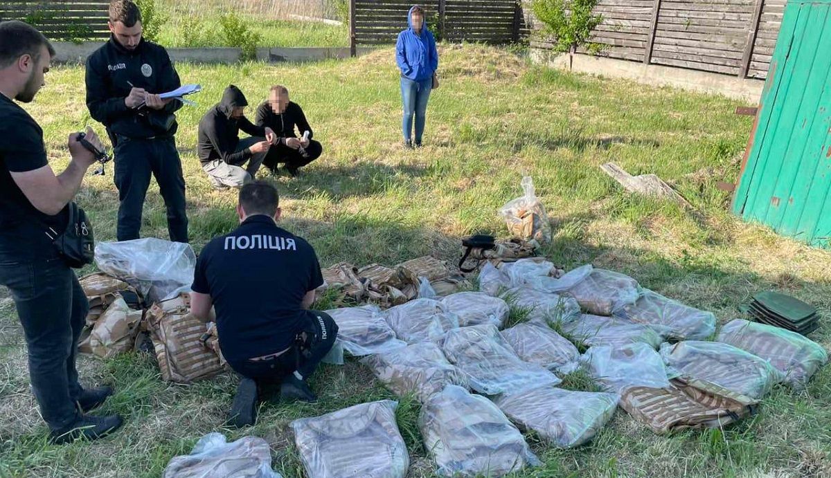Зі складу у Львові  викрали понад 100 бронежилетів та бронеплит