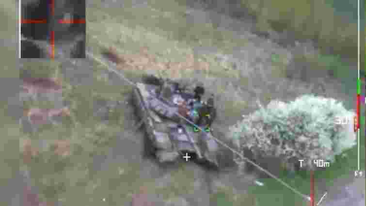 Бійці ССО вперше показали знищення російського танка дроном-камікадзе