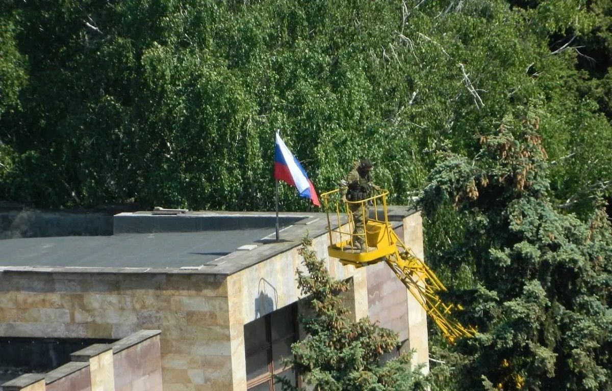 Російські загарбники зайняли місто Світлодарськ на Донеччині