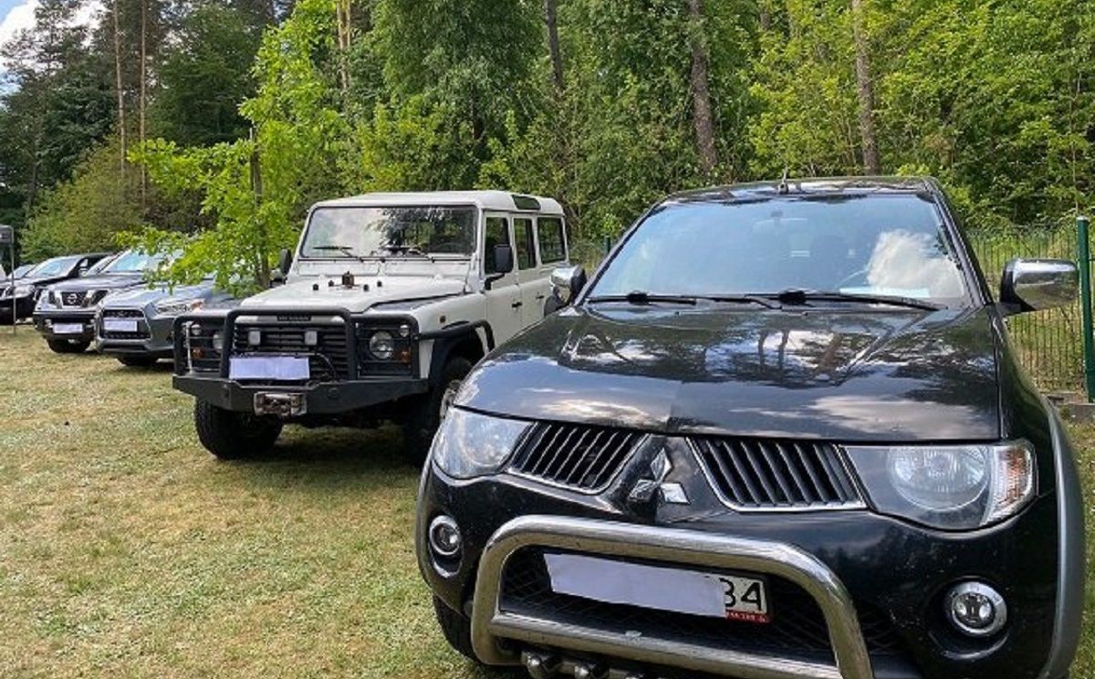 Польські лісівники передали 22 позашляховики для української армії
