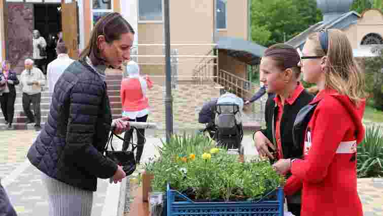 На Львівщині діти торгували розсадою, щоб купити квадрокоптер для ЗСУ