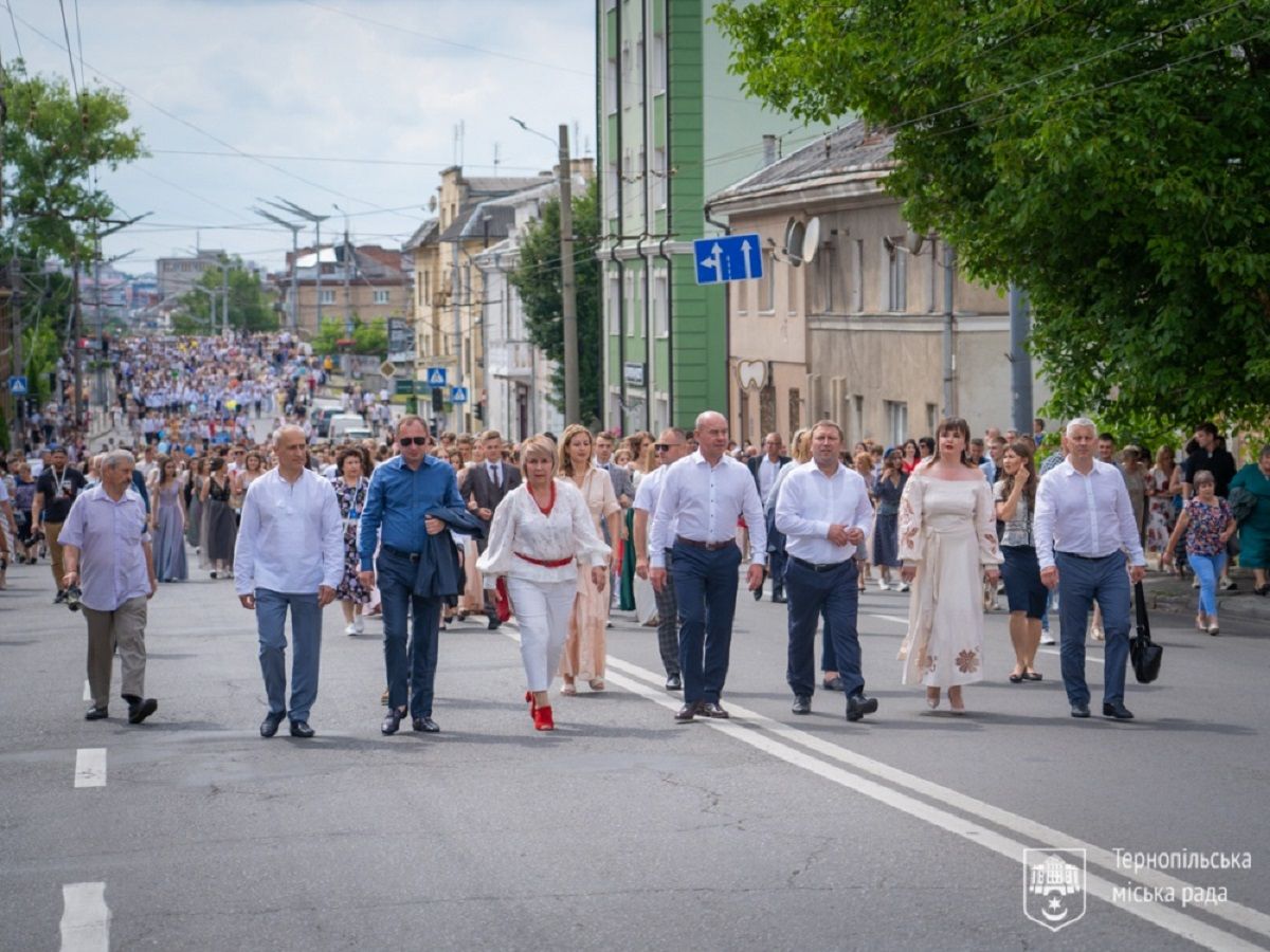 Через війну в Тернополі скасували урочисту ходу випускників