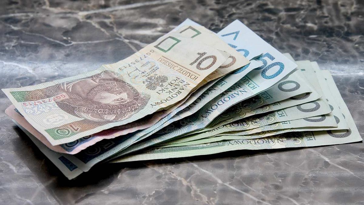 Польща зобов’яже 700 українських біженців повернути соціальні виплати 