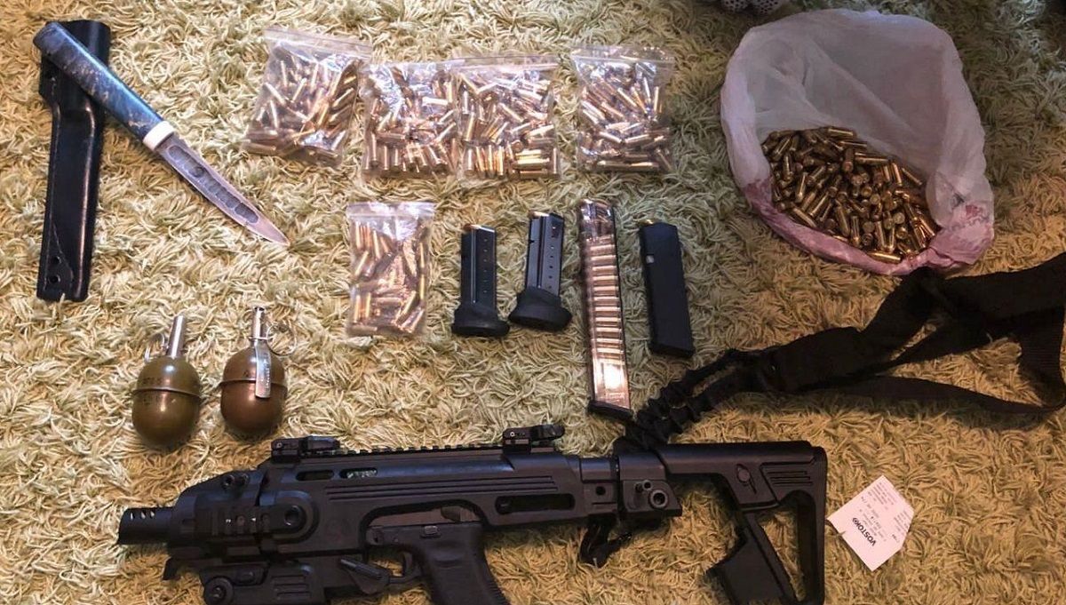 Львівські поліцейські затримали організатора банди торговців зброєю