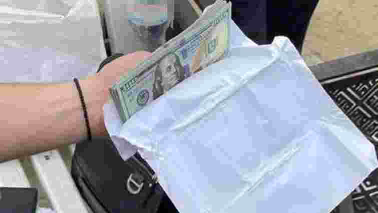Поліція затримала двох продавців фальшивих доларів у Чернівцях