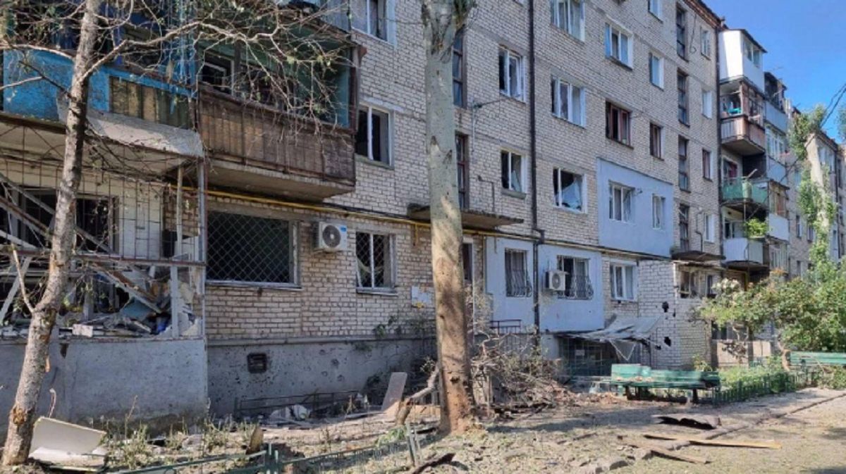Росіяни ракетами обстріляли житлові квартали Миколаєва