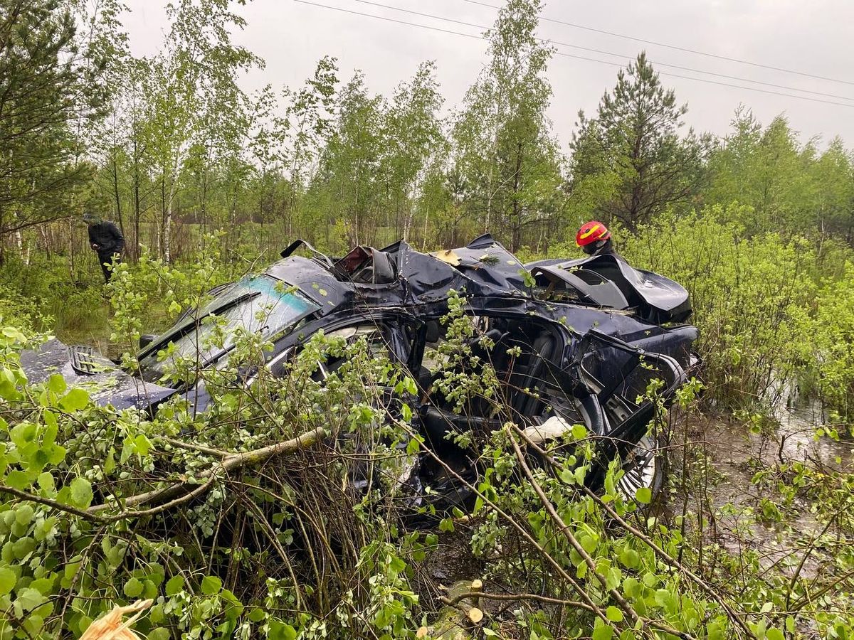 Двоє людей загинуло внаслідок перекидання BMW на Рівненщині