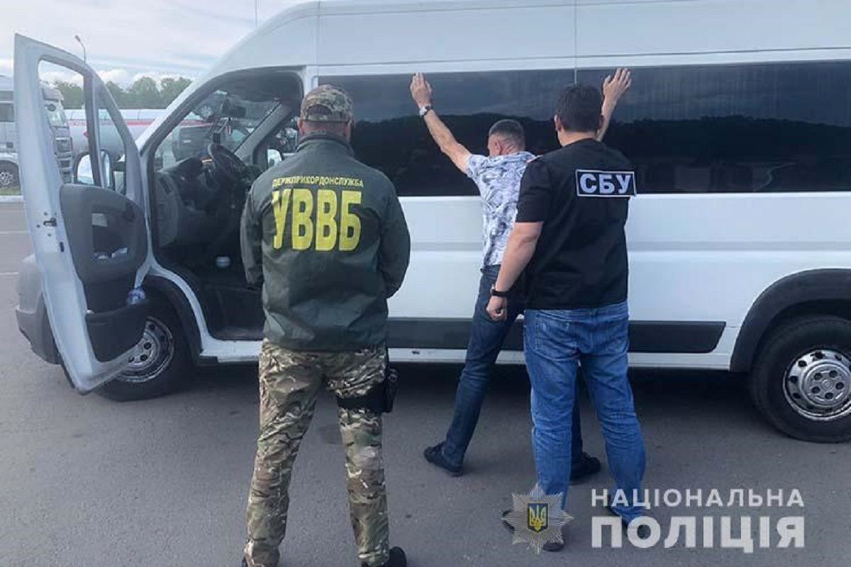 Керівника тернопільського благодійного фонду затримали за вивезення ухилянтів 