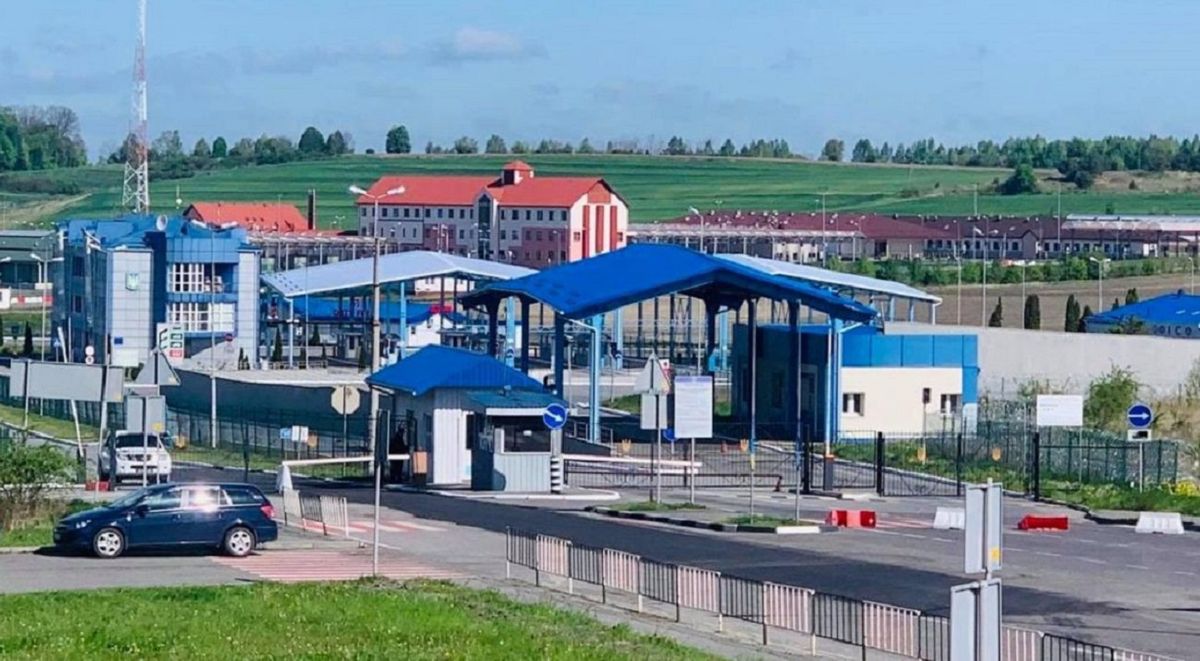 У пункті пропуску Рава-Руська відновили будівництво пішого переходу