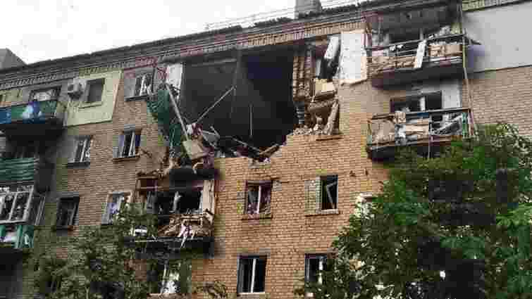 Росіяни з артилерії обстріляли Лисичанськ, загинула жінка