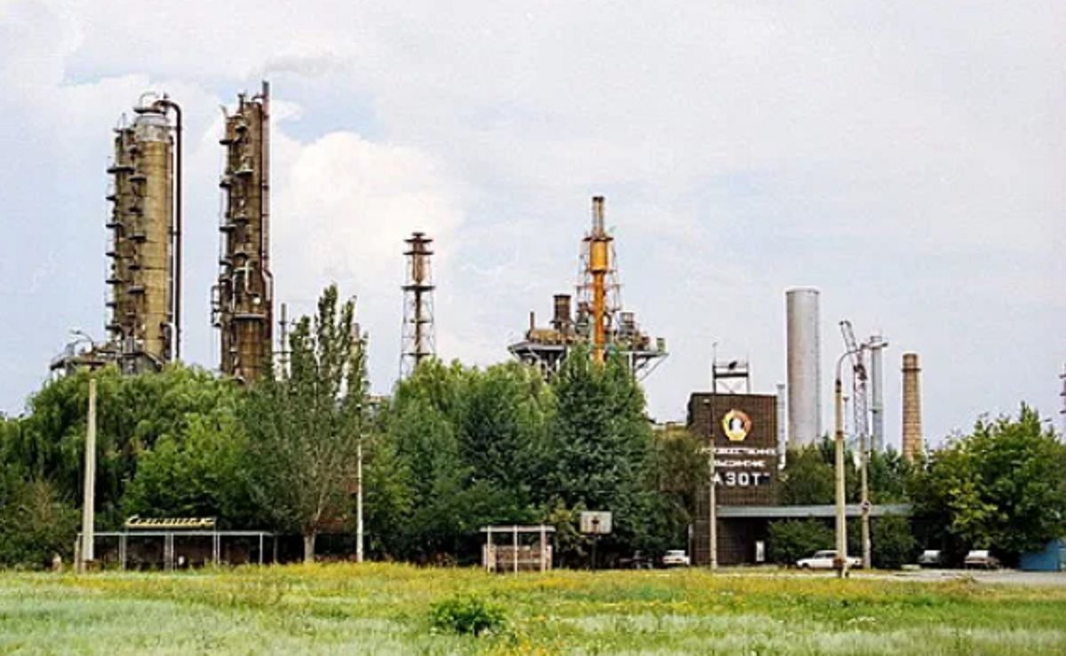 У бомбосховищах хімзаводу «Азот» переховується близько 800 людей