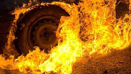 Біля Стрийського парку у Львові під час руху загорівся автомобіль