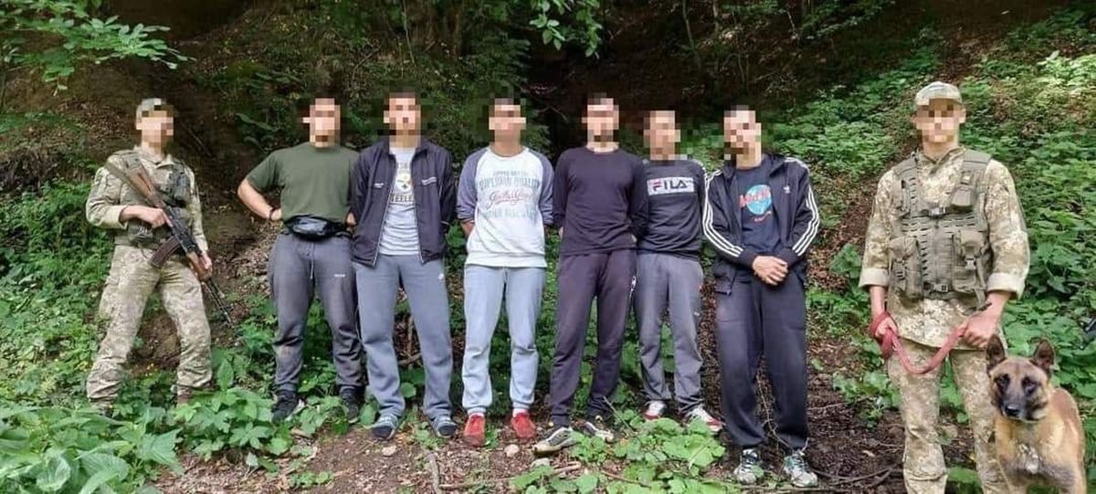 Прикордонники затримали чоловіка з чотирма синами при спробі втекти до Румунії 