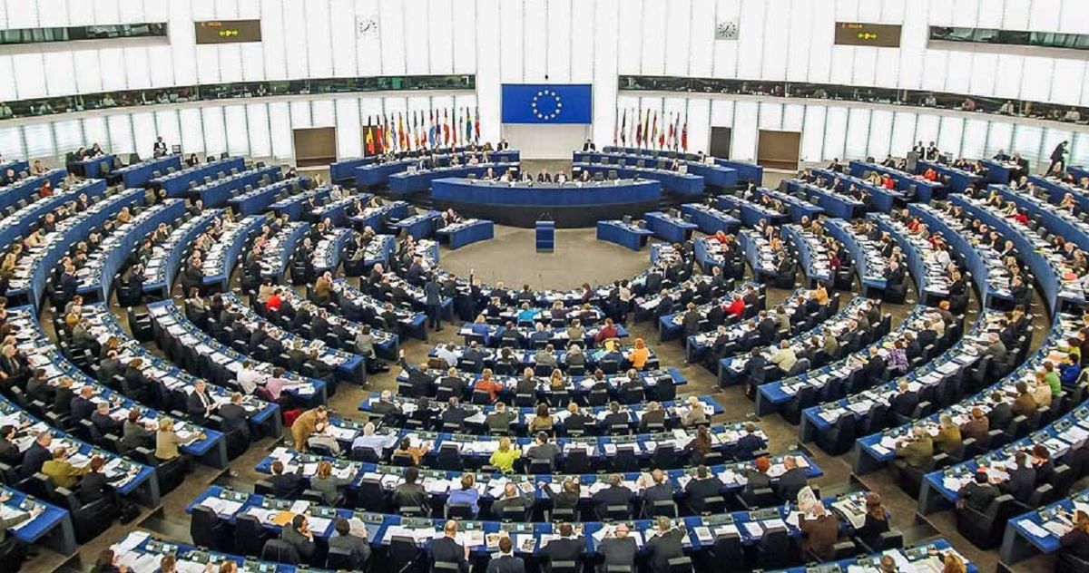 Європарламент рекомендував надати Україні статус кандидата на вступ до ЄС
