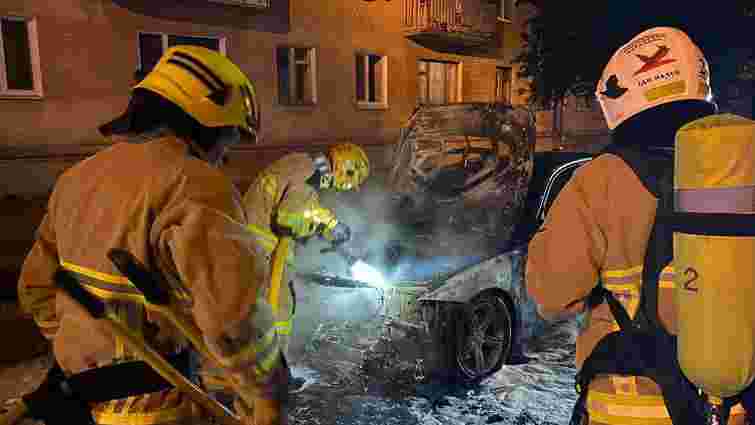 Невідомі вночі спалили BMW 27-річного мешканця Рівного