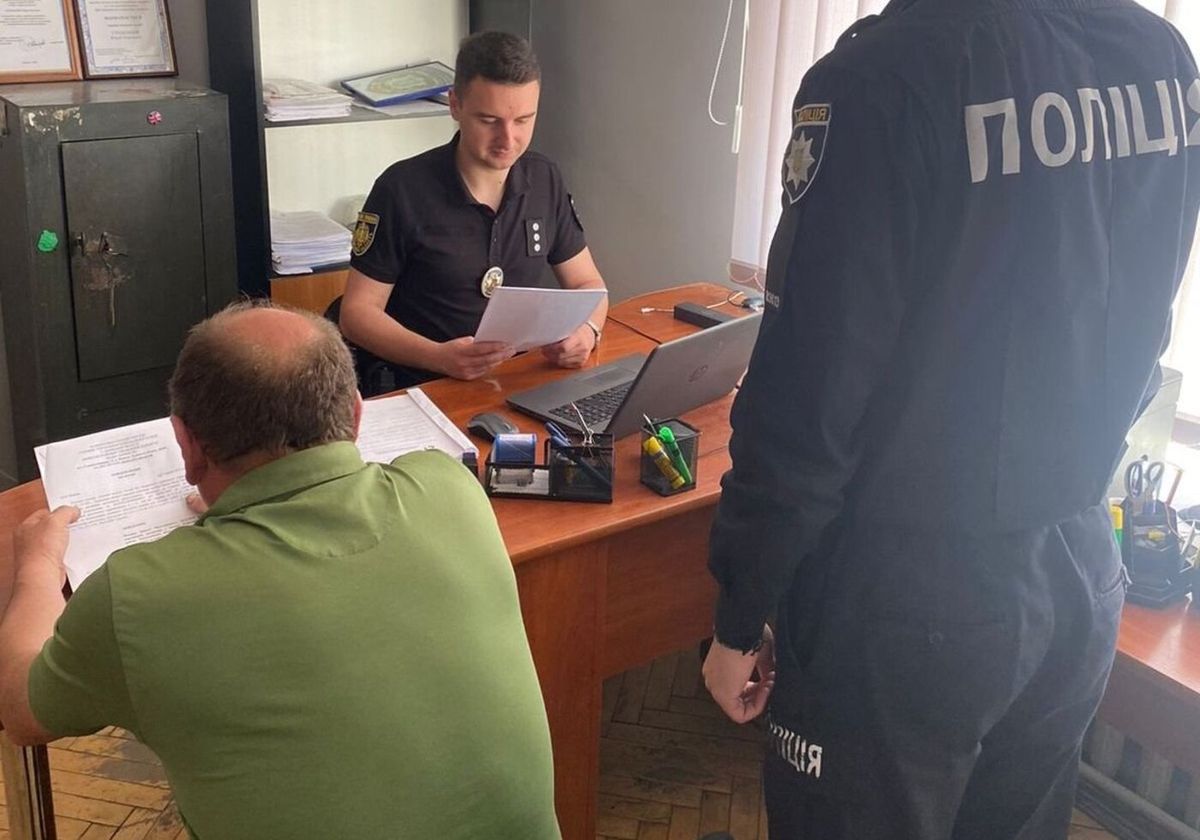 43-річний мешканець Хмельниччини підробив документи, аби виїхати за кордон