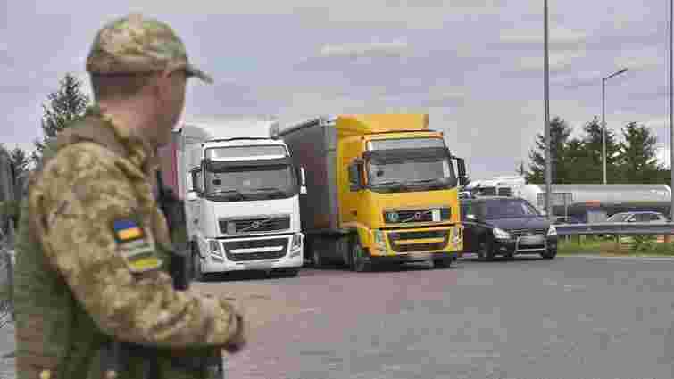 Держприкордонслужба дозволила вантажівкам перетинати кордон ще у двох пунктах пропуску